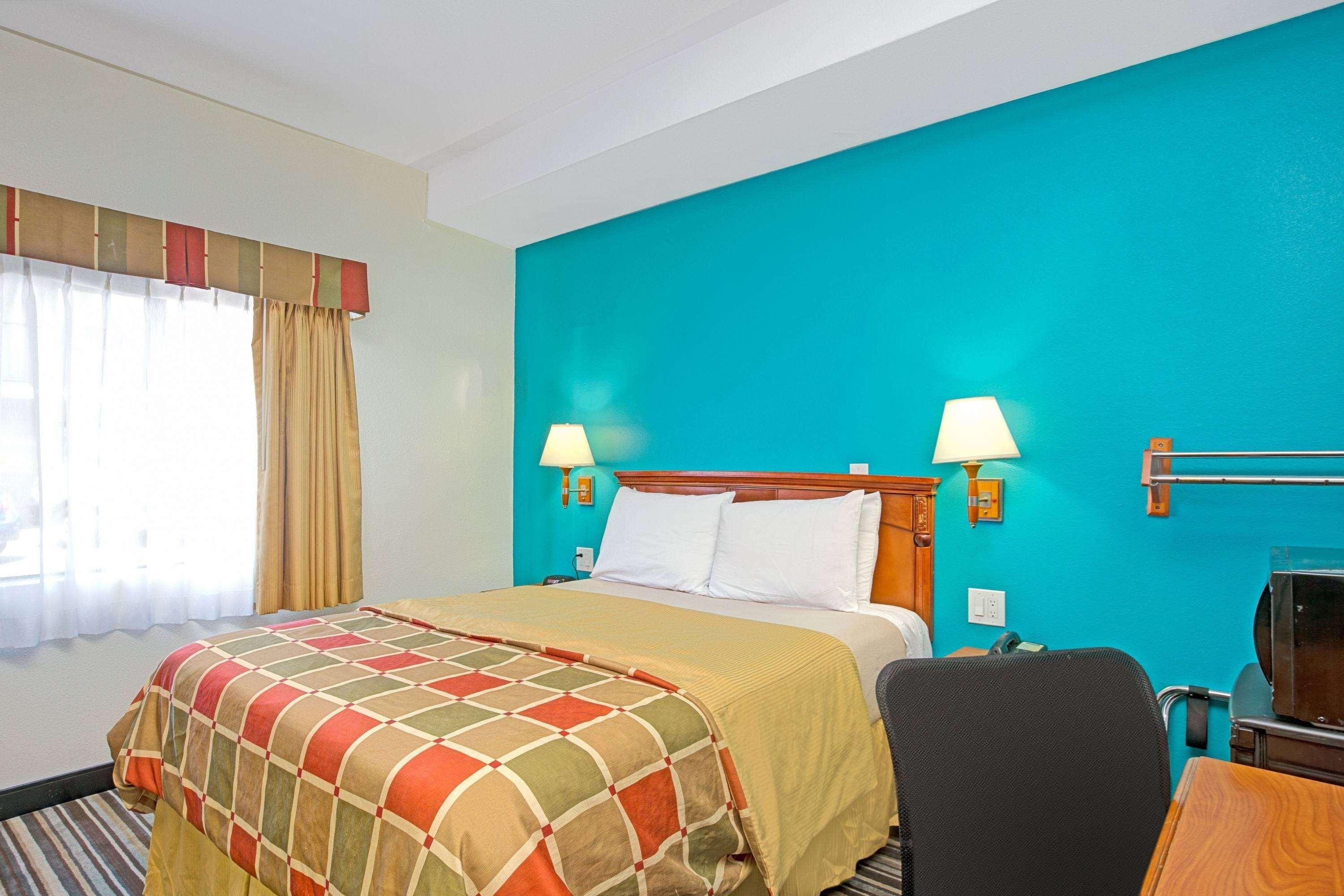 Travelodge By Wyndham Lax Эль-Сегундо Экстерьер фото